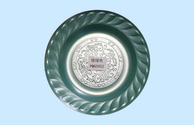 银绿色